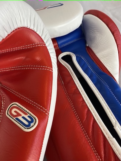 close-up-pro-boxing-leather-gloves